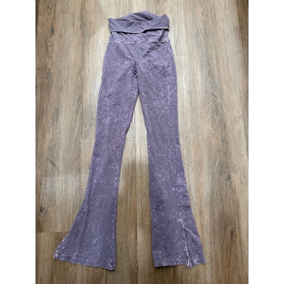 PINK Victoria's Secret XS Fold Over Waist Flare Leggings Purple Mineral Wash - Picture 1 of 9